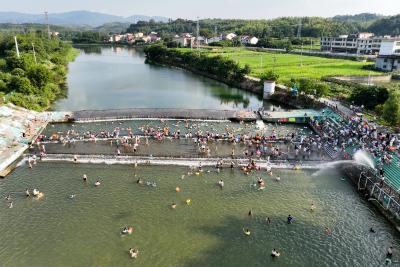 咸宁咸安：戏水消酷暑 非遗燃夏夜