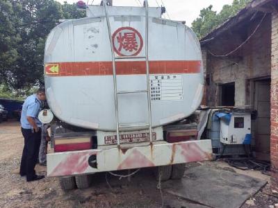咸安：多部门雷霆出击，查处非法加油车