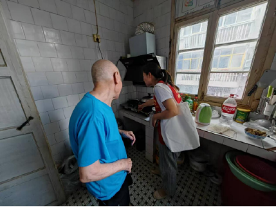 花坛社区：筑牢安全网 温情护桑榆  