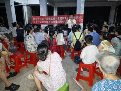 咸安区妇联“素质提升·家风赋能”下基层进家庭公益行动走进南山社区