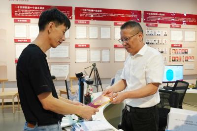 区自然资源和规划局：“一把手”坐窗口 面对面解难题