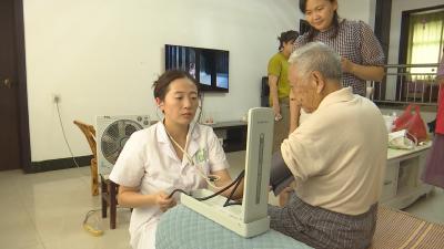 温泉街道滨河社区：医社携手送清凉 健康关怀暖人心
