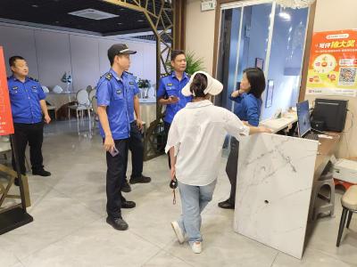 咸安区城管执法局开展餐厨垃圾处置专项整治