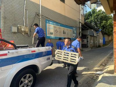 咸安城管快速清障，为民解忧获赞