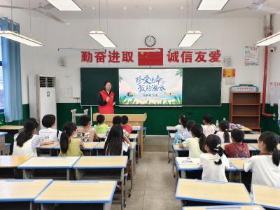 马桥镇：暑期“爱心托管班”开班，筑牢假期安全防线