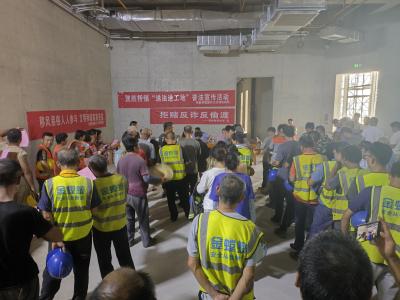 贺胜桥镇开展“送法进工地”普法宣传活动