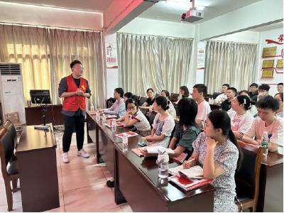 学府社区：就业指导进社区 助青年逐梦远航