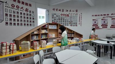 咸安区图书馆联合西大街社区共建“邻里书香驿站”