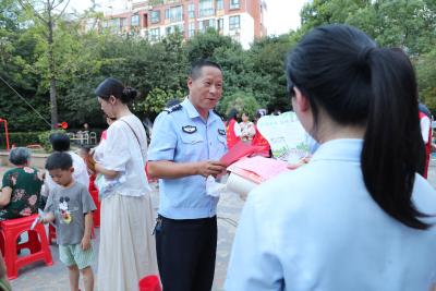 反诈宣传进社区，警民联手守护“钱袋子”