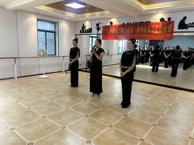 永安街道凤凰社区：传承七夕雅韵，秀出银龄风采