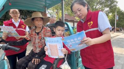 湖北交投京珠运营公司向阳湖收费站：防溺水宣传入村户，织密安全防护网