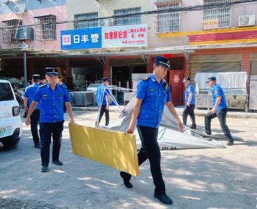 咸安城管集中整治巨宁大道旧货市场 市容焕新获市民点赞