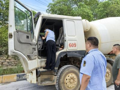 咸安区大气污染移动源专项整治行动正式启动