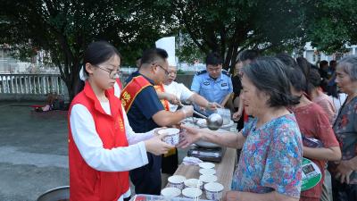 东门社区纳凉晚会点亮居民“夜生活”