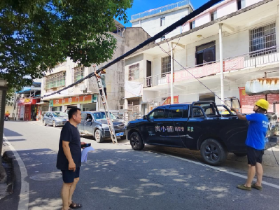 温泉街道泉塘社区：清除线缆隐患 筑牢安全防线
