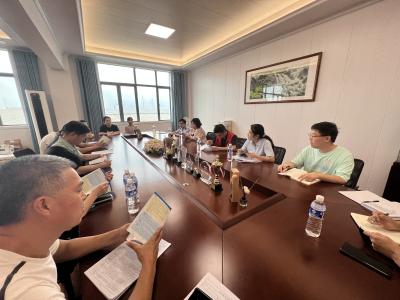区人社局联合区政数局送政策进企业