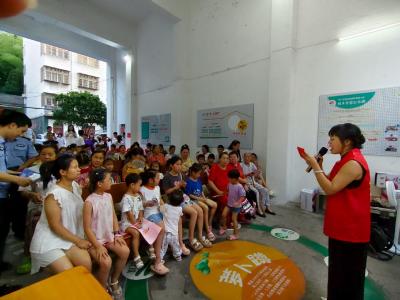 东门社区：多元服务进小区，邻里共聚享清凉