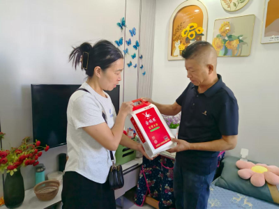 凤凰社区：暖心走访送关怀，点滴真情润民心