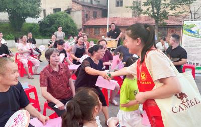 东门社区：纳凉晚会送清凉，安全知识入民心