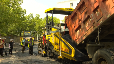 区经发集团：战高温 保畅通！推进路面养护工程