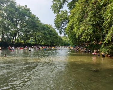 咸宁咸安：今夏溯溪“浪”出圈！一湾碧水“涌动”清凉经济
