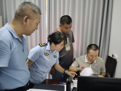 区市场监管局：精准指导促规范 推动“扫码入企”工作走深走实