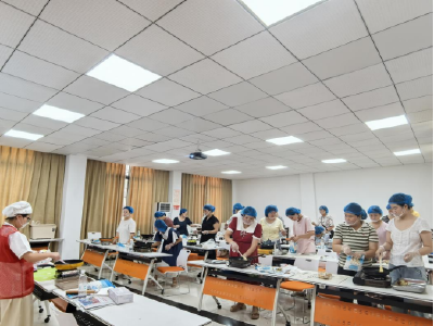 温泉街道十六潭社区：实用技能送到家 “创业厨房”助增收