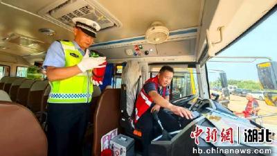 湖北咸安：三措并举筑牢校车安全防线