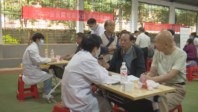 区医保局开展“情系百家小区”活动 为居民送上“一站式”服务