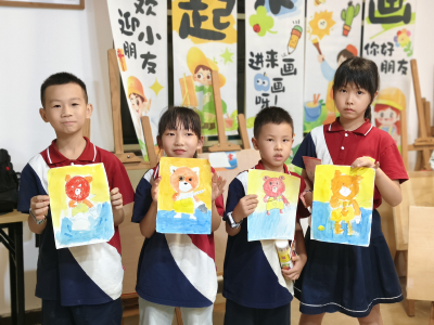 凤凰社区：“色彩世界”美术公益课点亮孩童艺术梦