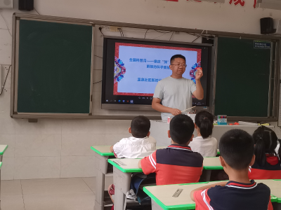 温泉街道温泉社区：“知识讲解+动手实践” 解锁科学奥秘