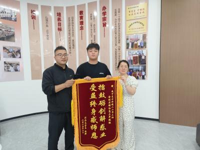 李慧：十九载丹心育桃李 传帮带匠心谱新篇