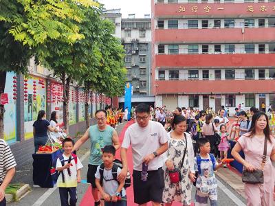 咸宁咸安：蓄满“新”能量 开学第一课！