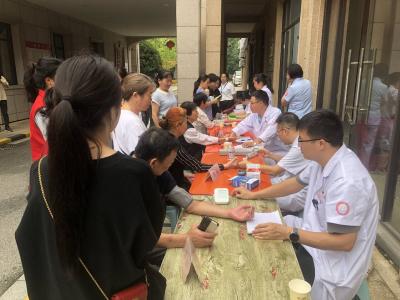 万年路社区：食安义诊惠民生，贴心服务暖人心