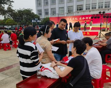 咸安区司法局：邻里节上普法忙