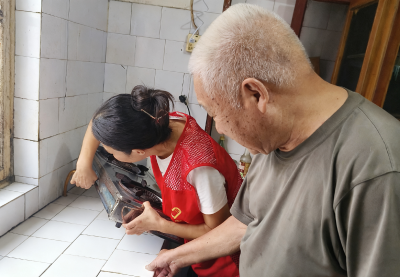 凤凰社区：“桂乡管家”为独居老人筑牢安全屏障