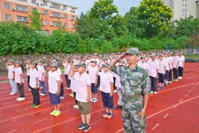 咸宁市浮山学校：迷彩青春正飞扬，淬炼意志启新程