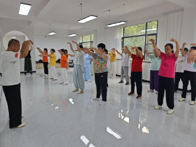 温泉街道万年路社区：银龄焕新彩 学习正当时