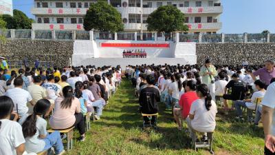 向阳湖镇：“开学第一课”开讲 筑牢法治安全“防护墙”