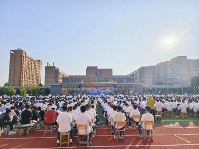 V视 |咸宁东方外国语学校举行2025年秋季学期开学典礼