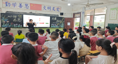 区财政局“牵手”团区委赴大幕乡泉山口小学送“温暖”