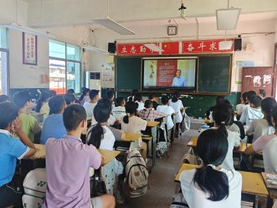 区关工委走进双溪桥镇为中学生宣讲“开学第一课”