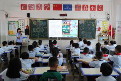 咸安公安进校园 上好“开学第一课”