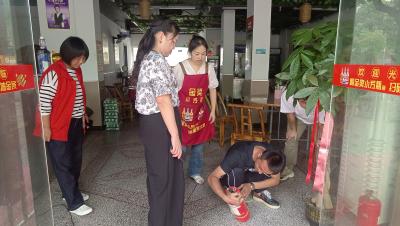 文笔路社区：节前检查除隐患，筑牢居民 “平安防线”