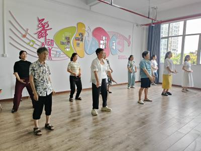 浮山街道银泉社区：健康义诊进小区 骨质疏松早筛查