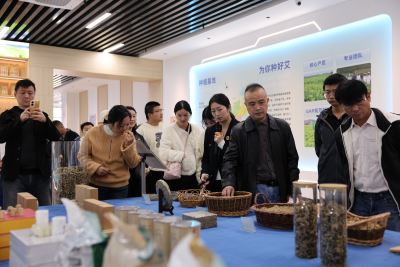 咸安区农广校高素质农民培育班赴蕲春观摩 科技赋能农业新实践