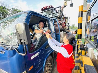 贴心服务纾民困，助力秋收好“丰”程