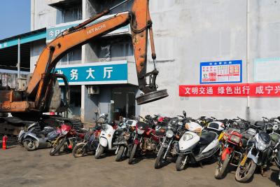 咸安集中销毁98辆报废车辆 筑牢道路交通安全防线