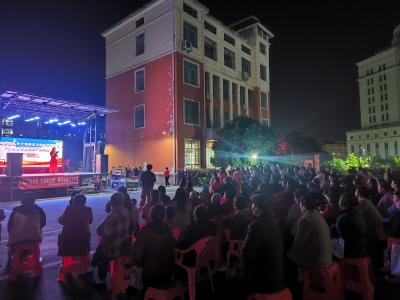 文笔路社区：惠民晚会温情上演  点亮居民夜生活