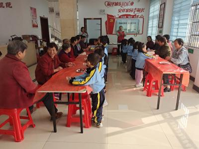 茶香暖重阳 童心敬长辈